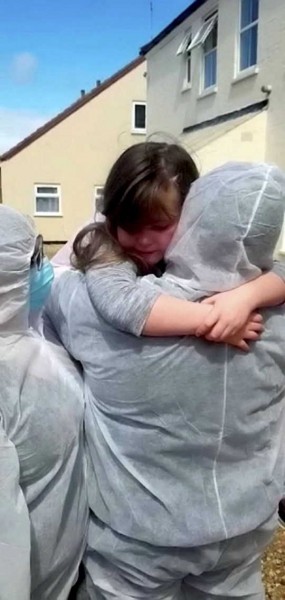 Женщина на два месяца выставила семилетнюю дочь из дома. И это не наказание, а настоящая материнская забота