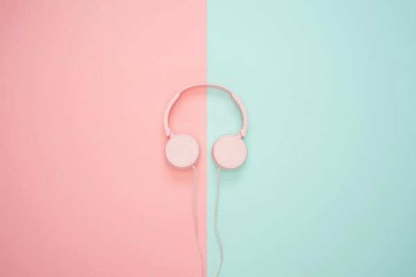 Подкасты о сексе, любви, отношениях и эротике: подборка