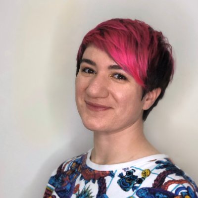 Девушка стала фронтенд-разработчицей, и её муж в ярости. Он готов мстить программистам за разрушенную семью