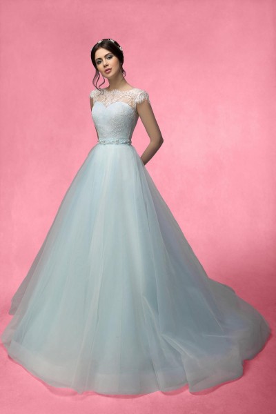 Под венец в голубом: 7 актуальных оттенков для свадебного платья