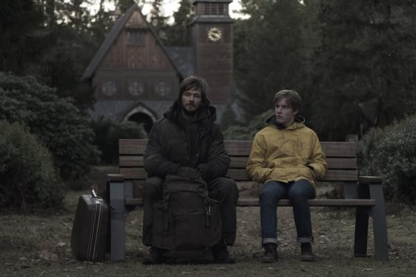 Дети рожают своих родителей, птицы падают с неба, а мир обречён. Что происходит в сериале Netflix &laquo;Тьма&raquo;
