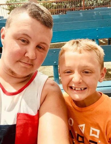 Женщина родила сыновей, но перестала быть им мамой. Материнство ни к чему, если ты теперь настоящий батя
