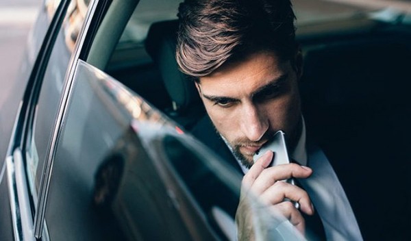 6 способов стать обаятельнее, много не говоря