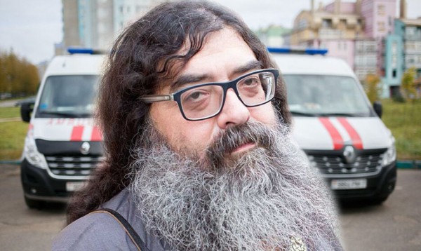 
                        &laquo;Смотрим на мониторы &mdash; сердце ползет. Дедушка целует любимую&raquo;
                    